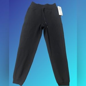 Black Lululemon scuba HR jogger nwt